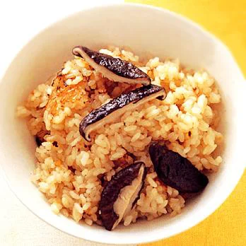 〇〇でかさ増ししてカロリーダウンも♪栄養たっぷり「秋鮭のバター醤油炊き込みごはん」Beauty Journey 美容の情報 資生堂