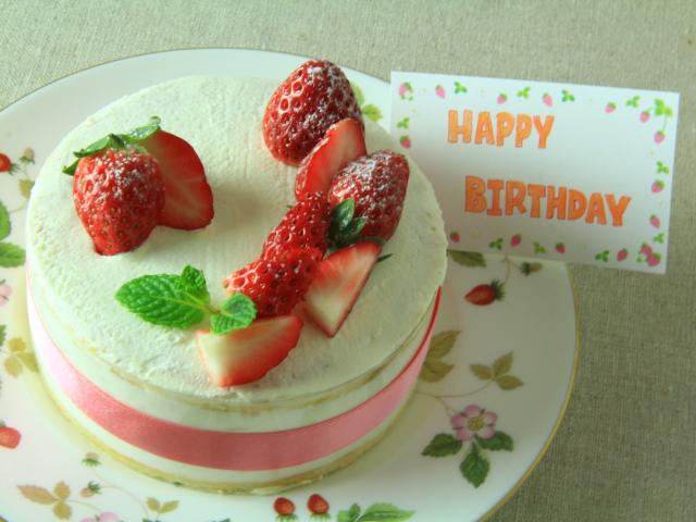 デコレーションケーキいちご並べ方