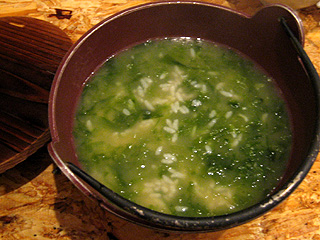 真っ黒なぼろぼろジューシー「沖縄の味 石嶺食堂」OKITIVE