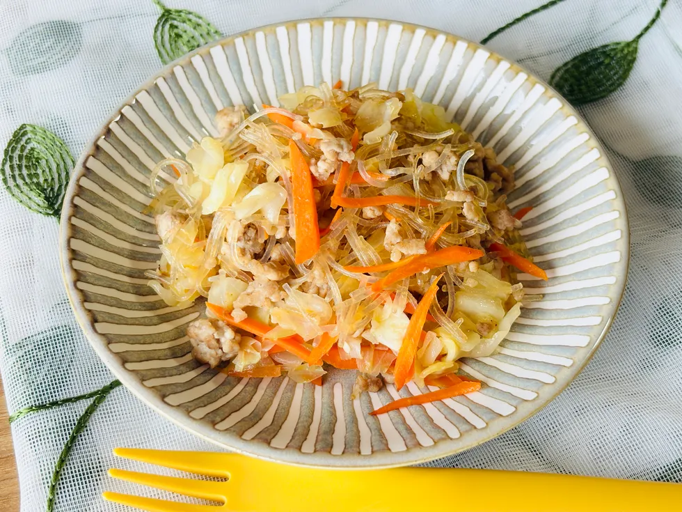 おうち給食 こども〜大人辛くないマーボー春雨2歳の娘と、4歳の息子も爆食い🔥 ワンパンでできて簡単! 春雨と一緒にお肉も野菜もちゅるちゅる食べられる!親子でどうぞ^^ 作り置きにも◎ 冷蔵保存:4日〜5日  ̄ ̄ ̄ ̄ ̄ ̄ ̄ ̄ ̄ ̄ ̄ ̄ ̄ ̄ ̄ ̄ ̄ ̄ 材料:大人2