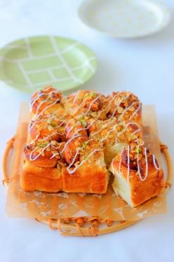 キャラメルアップルロールパン