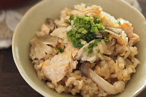 食卓で楽しむ秋♪バター香る♡きのことツナの炊き込みご飯