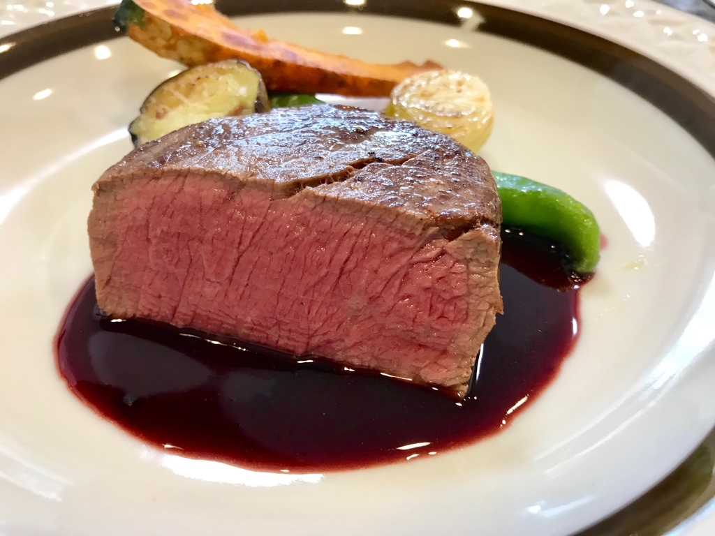 フランス語でステーキを注文!フランスでミディアムレアの頼み方はコレ! - YUKIの旅人日記〜フランスからお届け