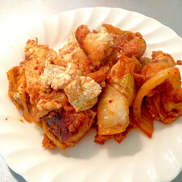 すぐ出来！子どもも食べやすい時短おかず「豚キムチの卵炒め」 - レタスクラブ