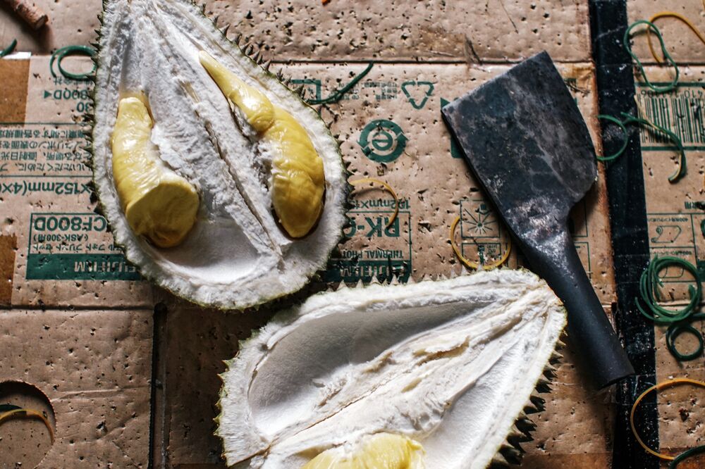 1歳の娘と『世界一臭いフルーツ』を食べてみたら衝撃的だった ムサンキング ドリアン- YouTube