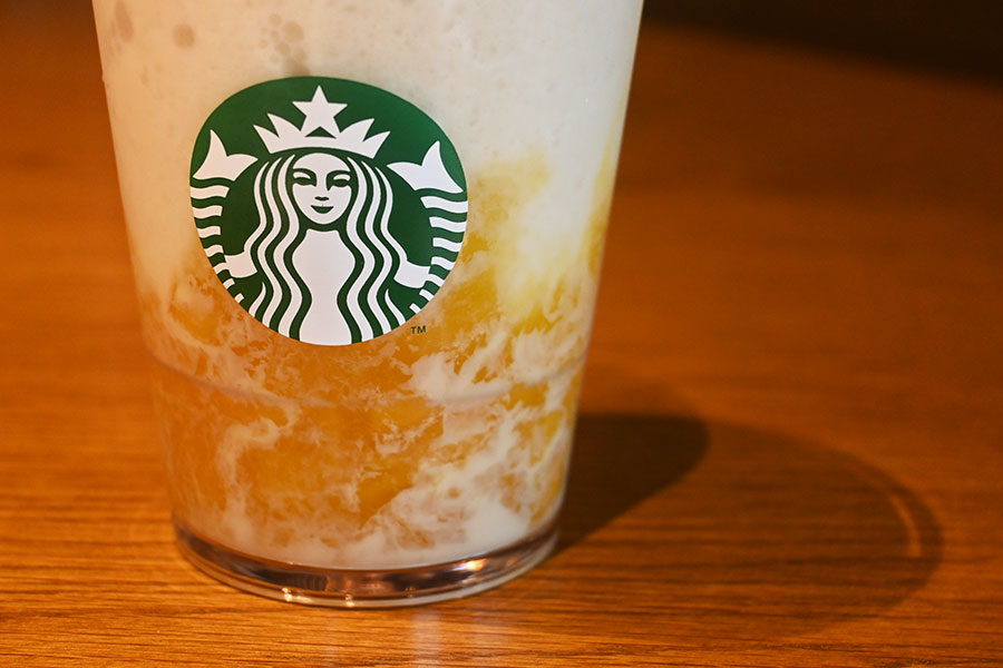 スタバ新作2025年5月 マンゴー果肉＆ジャスミンが絶品♪「オリエンタル マンゴー & ティー フラペチーノ®」を実食レポート！おすすめカスタムを徹底紹介