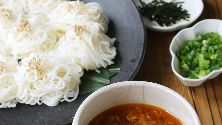 そうめんでゴマだれ風ピリ辛つけ麺