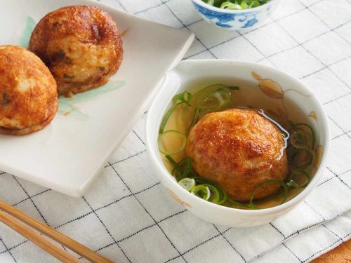 セブン-イレブンで夏祭り!?「たこ焼きみたいなもっちりボール」「チョコバナナロール」発売 - グルメ Watch