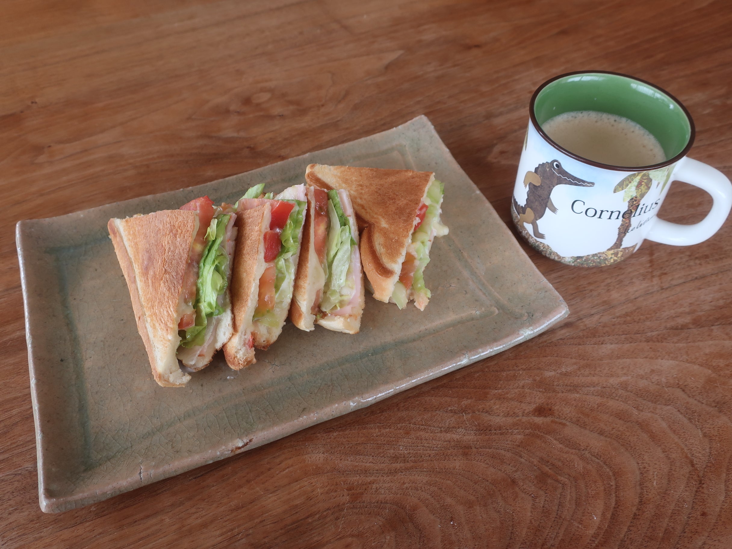 黒糖ベーコンとレタスのホットサンド暮らしに808 コラム808 FACTORY ハチマルハチファクトリ