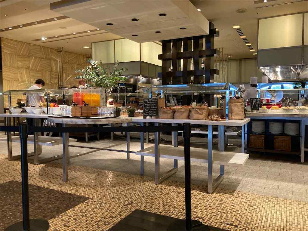 グランド ハイアット 東京テラス席で楽しむ夏ディナー、飲み放題付きBBQや南フランス料理 - ファッションプレス