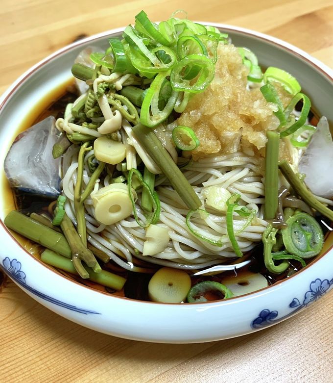 冷やしあげもち そば冷やし山菜 そば 今日は暖かくて気持ちの良い陽気でしたねー😊 今日みたいな日は、冷たいそばやうどんが食べたくなる!なりますよね? 笑冷やしメニュー、始まってますよー😉伊勢福金沢伊勢福そば伊勢福日本蕎麦横浜市金沢区金沢区