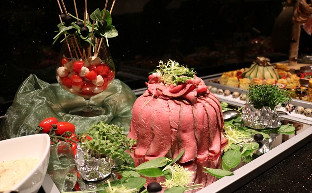 意外と知らないビュッフェでの「マナー」。子どもと気を配りたい食べる順番、盛り付け方をマナー講師が解説HugKum はぐくむ