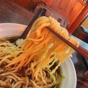 デッカい木🌳❣️実はココ人気店だった！ 千葉県の美味しいお店やお出かけ情報アップしてます @chiba.drive.walk ←タップで他の記事*・゜ﾟ・*:.｡まきのきてい .｡.:*・゜ﾟ・* ⚪️外房有料道路の終点近く❣️ 誉田→土気→茂原、この終点から近い 千葉市から1時間