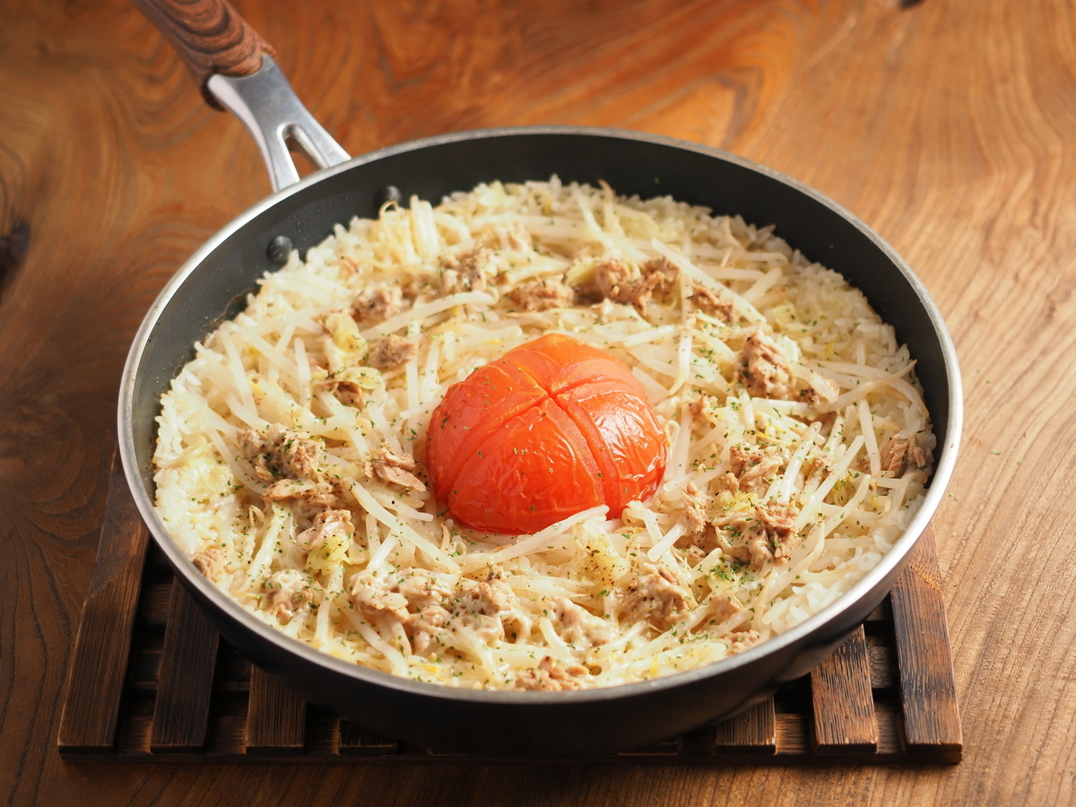 きのこの炊き込みご飯」をフライパンで作る！ 炊飯器不要で洗い物も手間も最小限。具を煮て炊飯まで一気に調理ゆうゆうtime