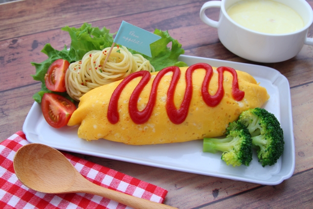 オムライスに合う献立まとめ♪栄養バランスの良い人気レシピをご紹介！folk