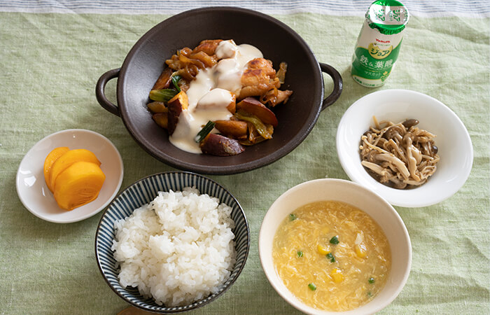 お餅で本場風！回鍋肉チーズタッカルビの献立 副菜：無限チョレギサラダ、汁物：もやしと牛肉のコチュジャンスープ 献立 ・メニュー 味の素パーク たべる楽しさを、もっと