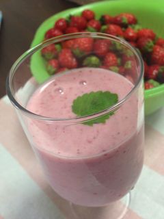 自家製いちごミルクのもと 牛乳を注げば超ウマイ絶品いちごミルクのレシピ・作り方Tasty