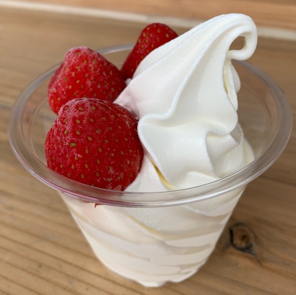 大人のいちごソーダフロートをイメージ！東京ディズニーシー「テディ・ルーズヴェルト・ラウンジ」2024早春オリジナルカクテル