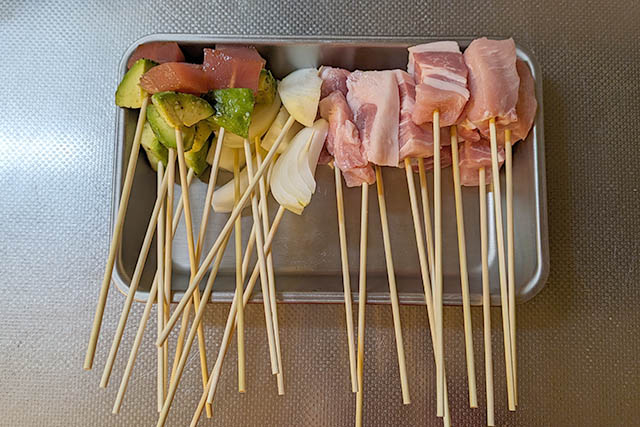 おうちでもアウトドアでも!みんなでワイワイ、揚げたてサクサクの串揚げを楽しもうおうちごはん