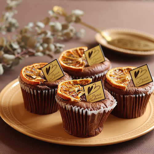 一福桃 いっぷくとう- 2 4〜14まで、「ガトーショコラ」を 販売致します。 １つ150円 税込 と、当店からの感謝のチョコ代わりに、お買い求めしやすい 価格設定に致しました。 トッピングを工夫して、オリジナルな ものにアレンジして頂いても素敵ですね❣️ 軽い