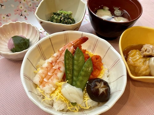 春のお花見♪桜ちらし寿司
