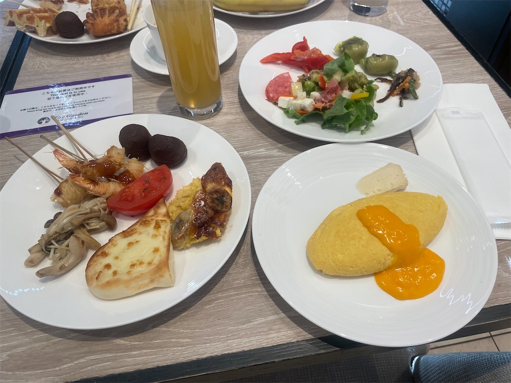 速報 圧倒的にラグジュアリーな新宿のホテルでピエールエルメの名作を堪能するアフタヌーンティーセット くろにゃん- エキスパート -Yahoo!ニュース