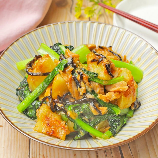 「じゃがいもと小松菜の塩昆布炒め」ご飯が進む！手軽に作れるおかずレシピ・作り方Tasty