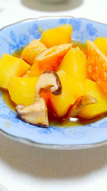 おはようございます☀！ 今日のランチに入る副菜が準備できました❣️ トマト🍅、りんご🍎 玉ねぎ🧅バジル🌿のマリネは年中人気❗️ 厚揚げの含め煮じゃがいも おからのポテサラ！ 揚げ茄子の煮物 きゅうり🥒 ツナの酢物 小松菜 人参 竹輪のクリチ白和え 我が家の田んぼ