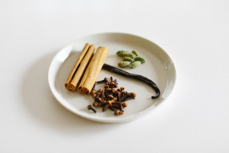 砂糖なし、辛口!みりんのクラフトコーラのレシピ・作り方 - 榎本美沙のレシピサイト「ふたりごはん」発酵食品、季節料理のレシピ