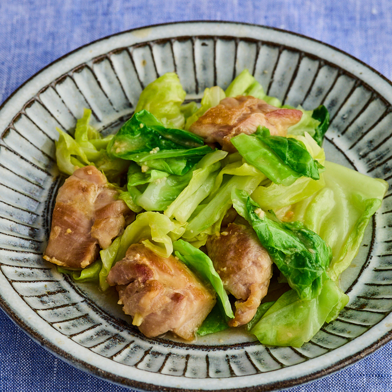 「キャベツと鶏肉のピリ辛炒め」レシピ
