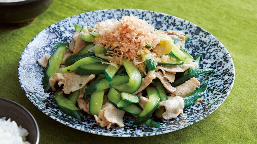 食感が楽しい！「きゅうり炒め」レシピ6選。しなびたきゅうりでも絶品 - macaroni