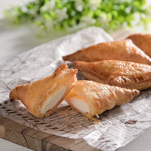 冷凍パイシートで❤︎いちごクリームパイ