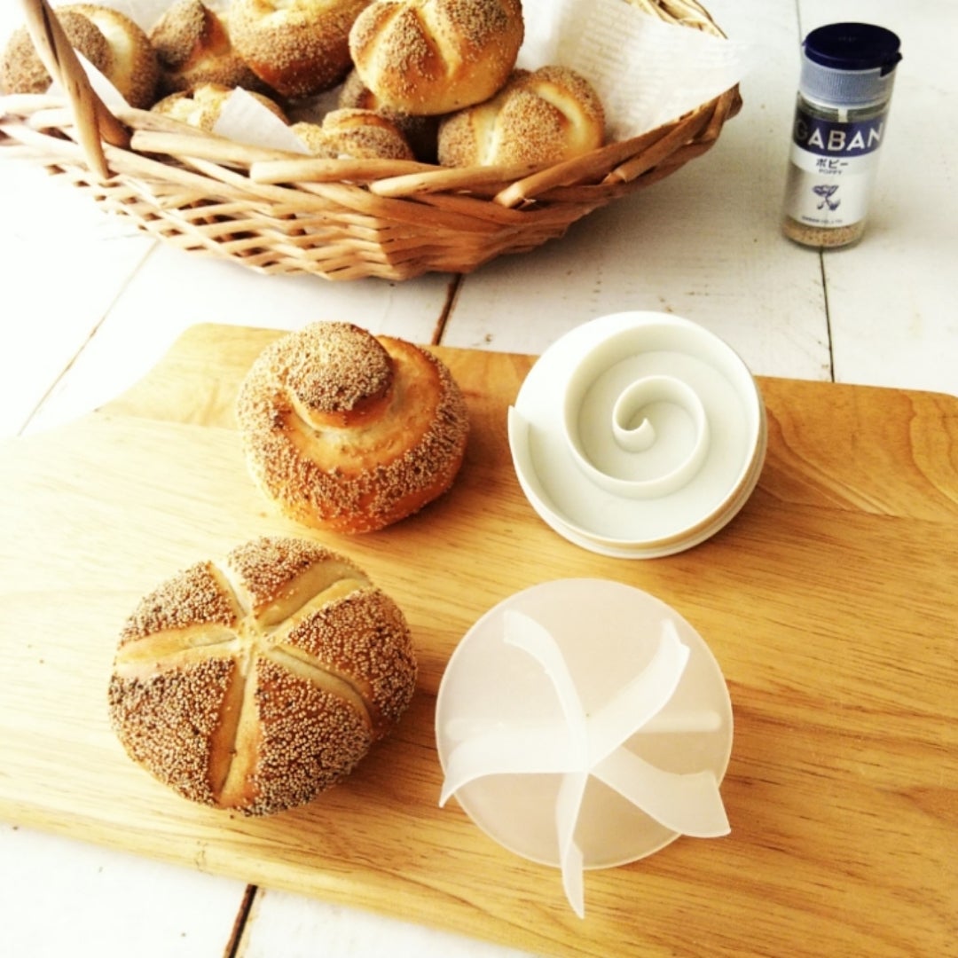 焼成済みカイザーロール Kaiser roll 40g3個入りメインディッシュをそっと引き立てるドイツの人気パン。 :プレミアムデリカわたせいヤフー店 - 通販 - Yahoo!ショッピング