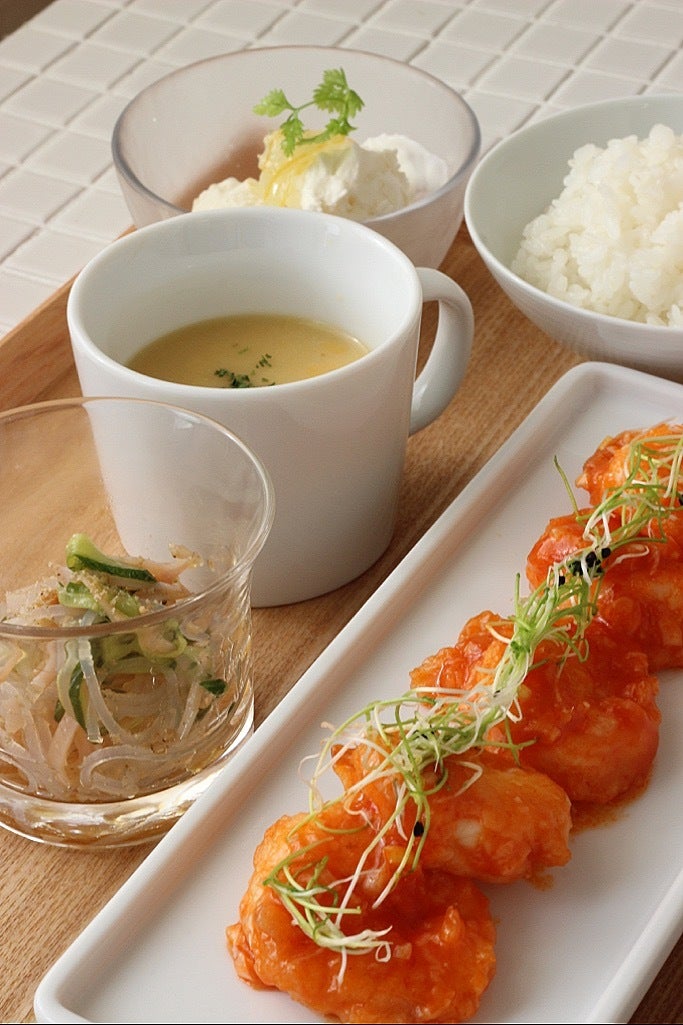 1人あたり140円！節約食材でやみつき「ちくわとこんにゃくのエビチリ風」の作り方 - 筋肉料理研究家Ryotaのレシピブログ