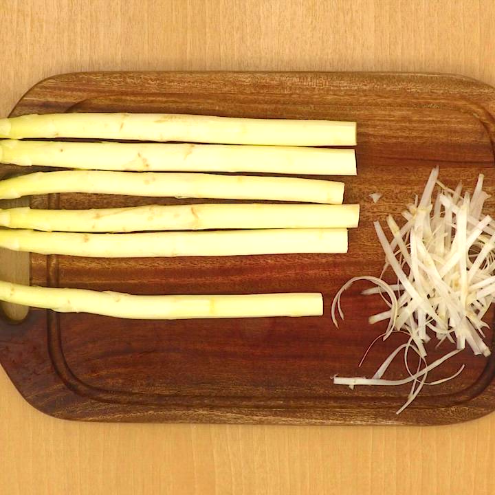 ホワイトアスパラのフライパン茹で ホワイトアスパラの茹で方 のレシピ - 榎本美沙のレシピサイト「ふたりごはん」発酵食品、季節料理のレシピ