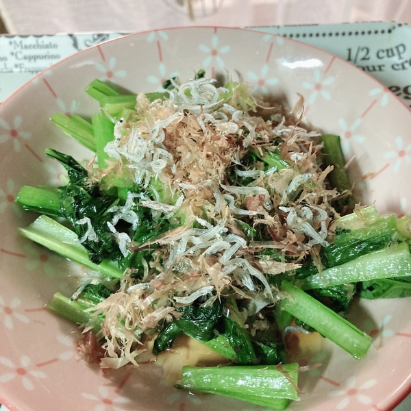 こんばんは🌙, ごはんがとまらなくなるふりかけ😆, 🍳小松菜のふりかけ🍳, 🗒材料 2〜3人分 ✏️ , 小松菜2株,ちりめんじゃこ, 50g, 鰹節5g, しょうゆ小さじ2, みりん小さじ2, 炒りごま大さじ2,ごま油適量, 『平日でも簡単に作れるレシピ』を多数投稿してます😆✨, 他のレシピもみてみてください😊,