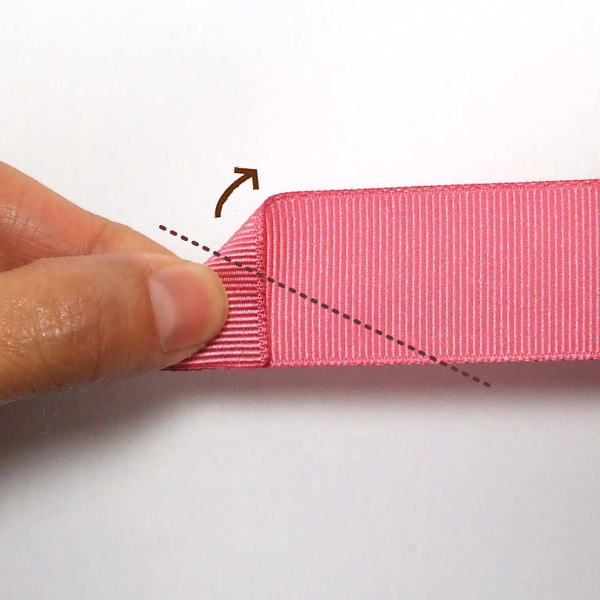 誰でも簡単にリボンでバラを作成🥀リボンを折って作る折バラ