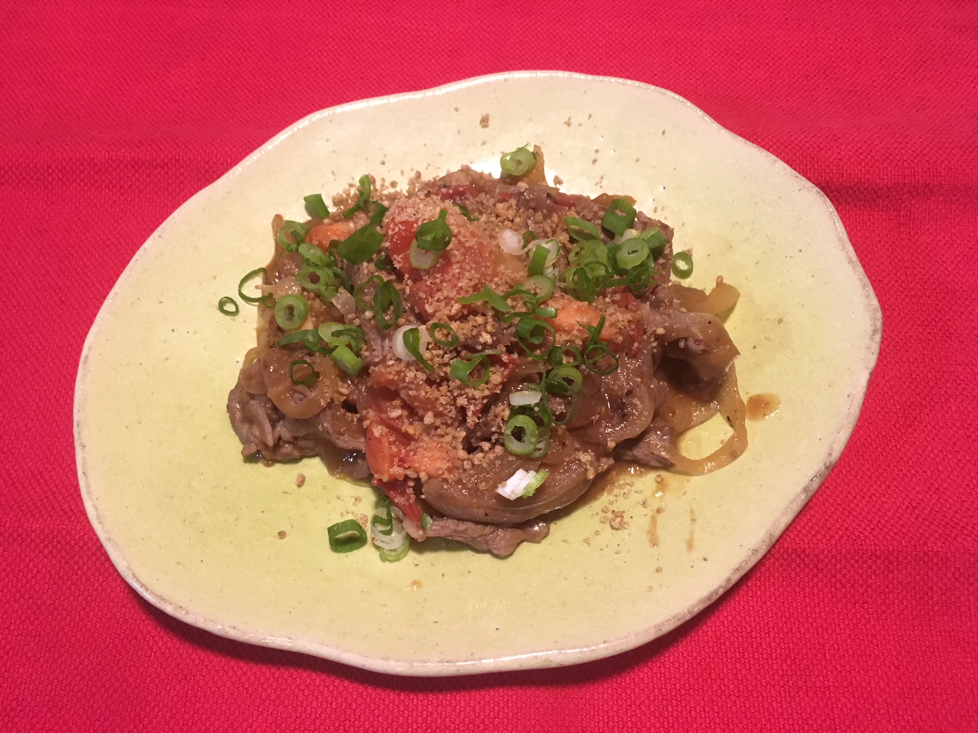 トマトとアスパラガス、牛肉の炒め コリアンダー風味 のレシピ・作り方ELLE gourmetエル