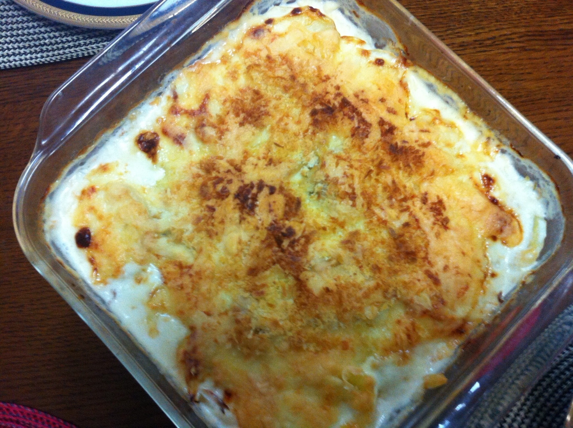 長ネギのグラタン🥘 白子とジャガイモのハーフ&ハーフ 栗原はるみさんがInstagramに載せていた長ネギのグラタンがとっても美味しそうだったので早速真似してみました🧑🏻‍🍳我が家では大きめのグラタン皿に上半分は子供用にジャガイモ、下半分は鱈の白子を並べて欲張りに