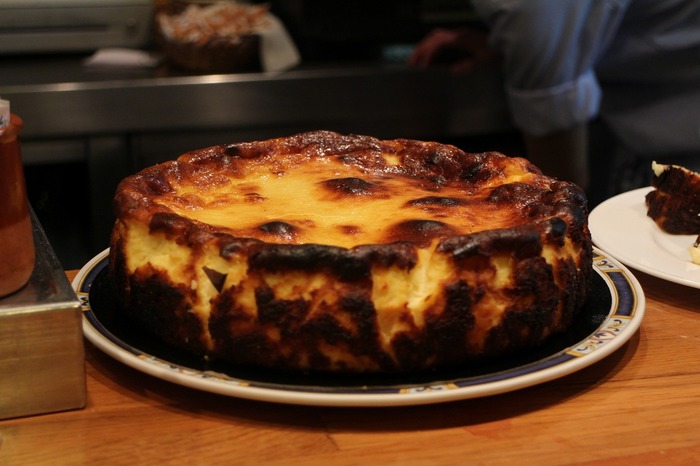 バスクチーズケーキの作り方 簡単・アレンジレシピお菓子・パン材料・ラッピングの通販 cotta＊コッタ