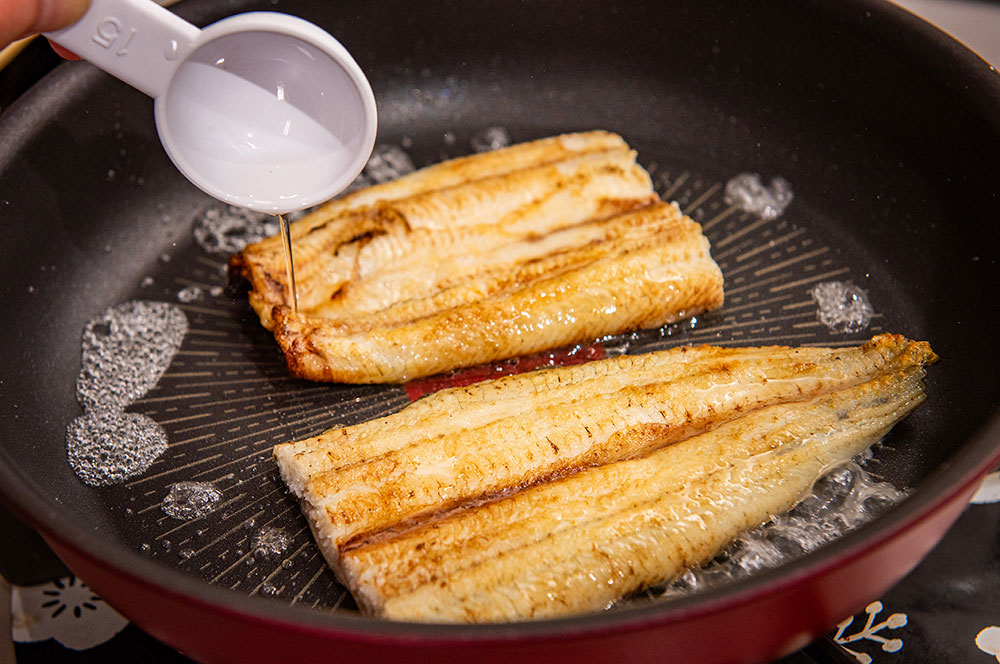 武州うなぎ 国産うなぎ蒲焼 お手頃サイズ 4尾 冷凍真空パック約100gうなぎ 国産うなぎ 蒲焼き 特選 ギフト 父の日 母の日 誕生日お祝い 土用の丑の日 御歳暮 お歳暮 お手頃サイズ 冷凍 真空パック レンジ対応 美味しい グルメ 家庭用 選べる尾数 埼玉県 東松山市