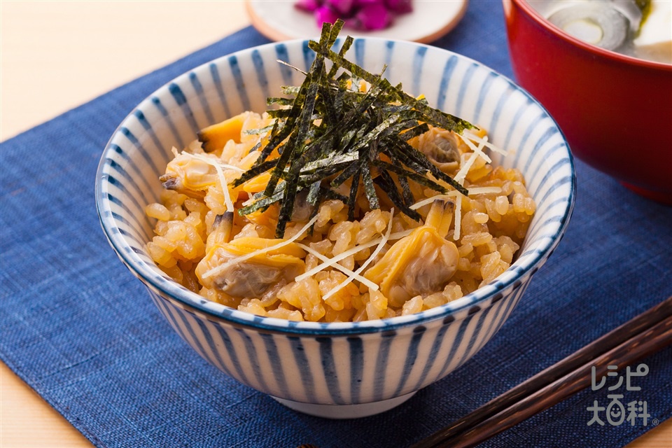 5月24日 金 A献立 今日の献立：ごはん 牛乳 とりそぼろ あさりの味噌汁 さわらの柚子醤油かけ ふきと鶏肉の煮物 月曜日の献立：ごはん 牛乳ピリ辛豚じゃが チヂミ 小松菜のオイスターソース炒め A献立対象校：豊島 上野 庄内西 東丘 刀根山 緑地 東豊台 箕輪 東泉丘 庄内