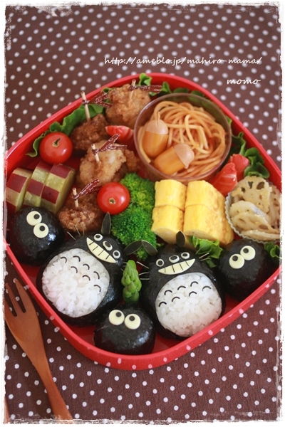 ２歳５ヶ月 お弁当 ・ふりかけおにぎり ・ミートボール ・タコさんウインナー ・ブロッコリー ・卵焼き ・トマト ・ハム ・アンパンマンポテト・いちご ピッカピカにして帰ってきてくれました👧🏻💕遠足遠足弁当2歳弁当お別れ遠足リアル育児リアル育児記録