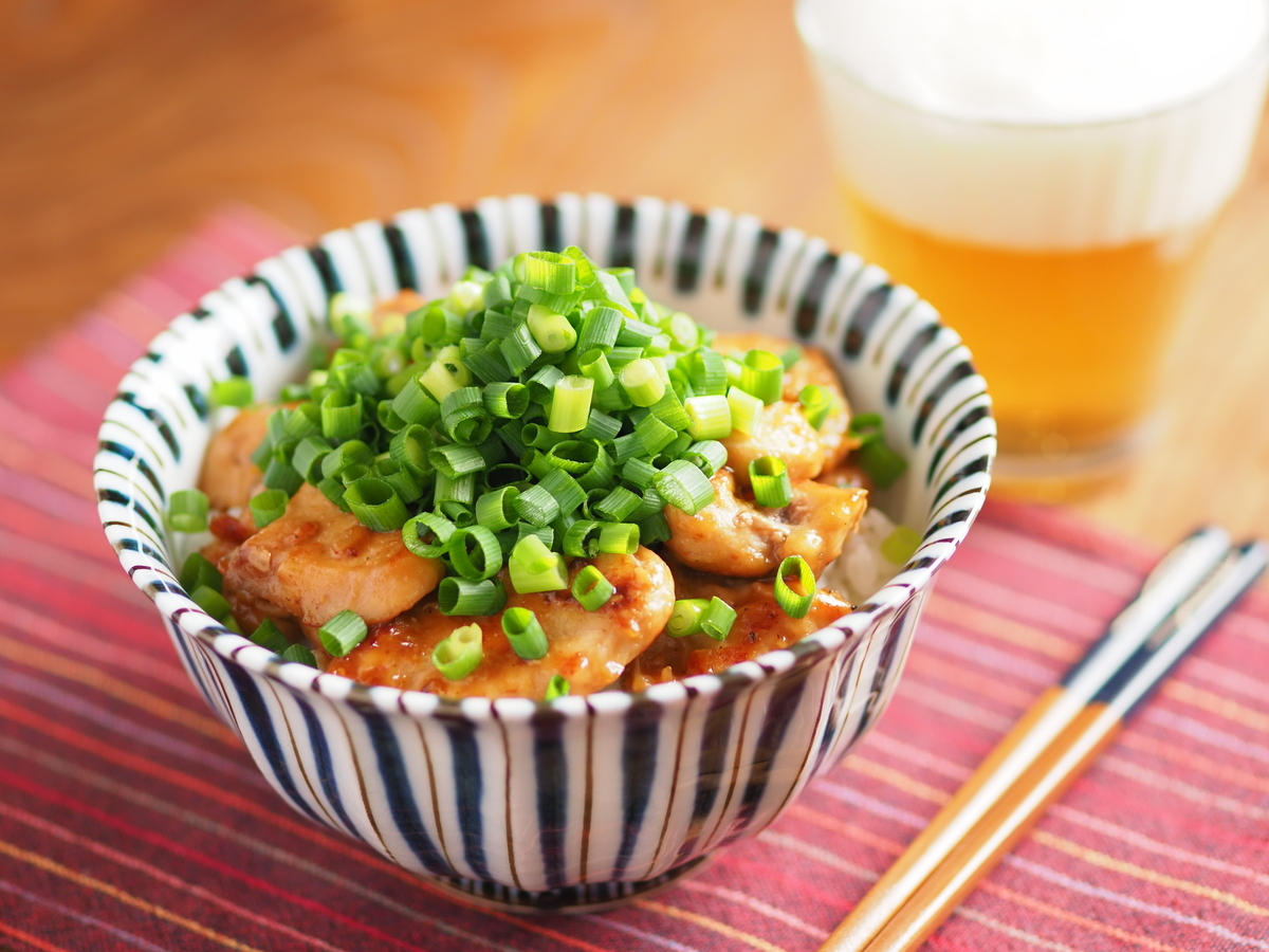 鶏胸肉のネギ塩ダレ丼クラシル