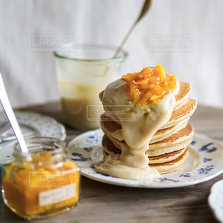 カラフルなお皿 デザートを盛り付けたい食器