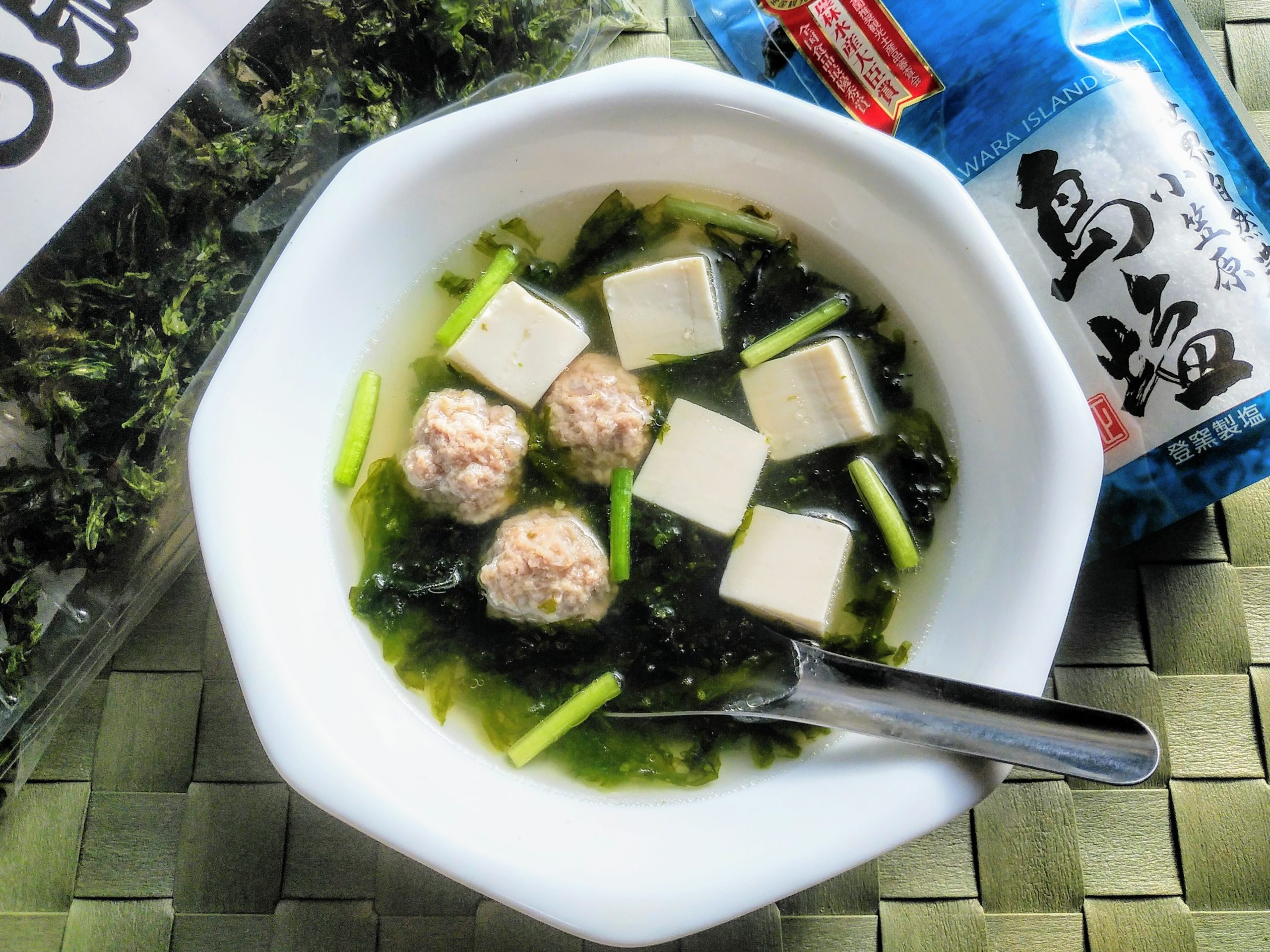 桜海老の旨味を楽しむ色味が鮮やかなワンタンスープのつくり方