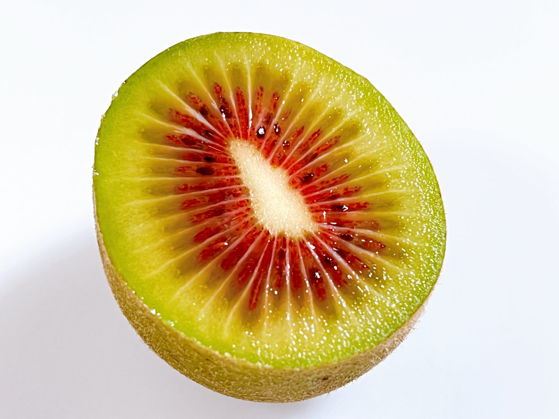 Amazon.co.jp: ＜ゼスプリ＞ルビーレッドキウイ 約5.5kg 産地箱 52~68玉入春限定ニュージーランド産・希少な赤キウイ鮮度抜群＆上品な甘さのジューシー赤果肉毎日食べたい栄養満点フルーツZespriRubyRed Kiwi 紅奇異果数量限定家庭用・贈答用・春ギフト