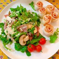 番組で紹介したレシピ「香り葉っぱと生マッシュルームのバルサミコサラダ」和田明日香とゆる宅飲みテレ東・BSテレ東 7ch 公式