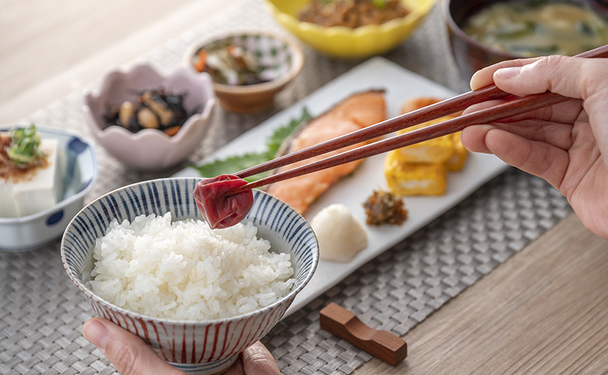 和食の並べ方の基本マナーや理由をフードコーディネーターが解説