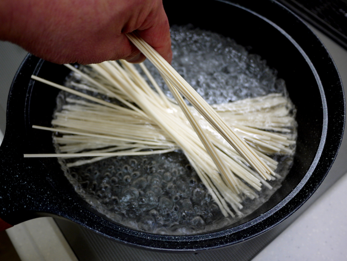 元そば屋が教える 家庭で簡単に美味しくそばを茹でる方法とコツ